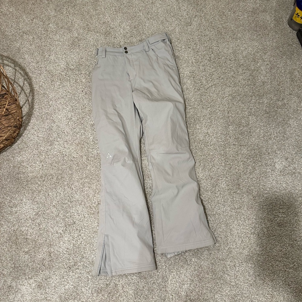 Ski pants water resistant and insulated